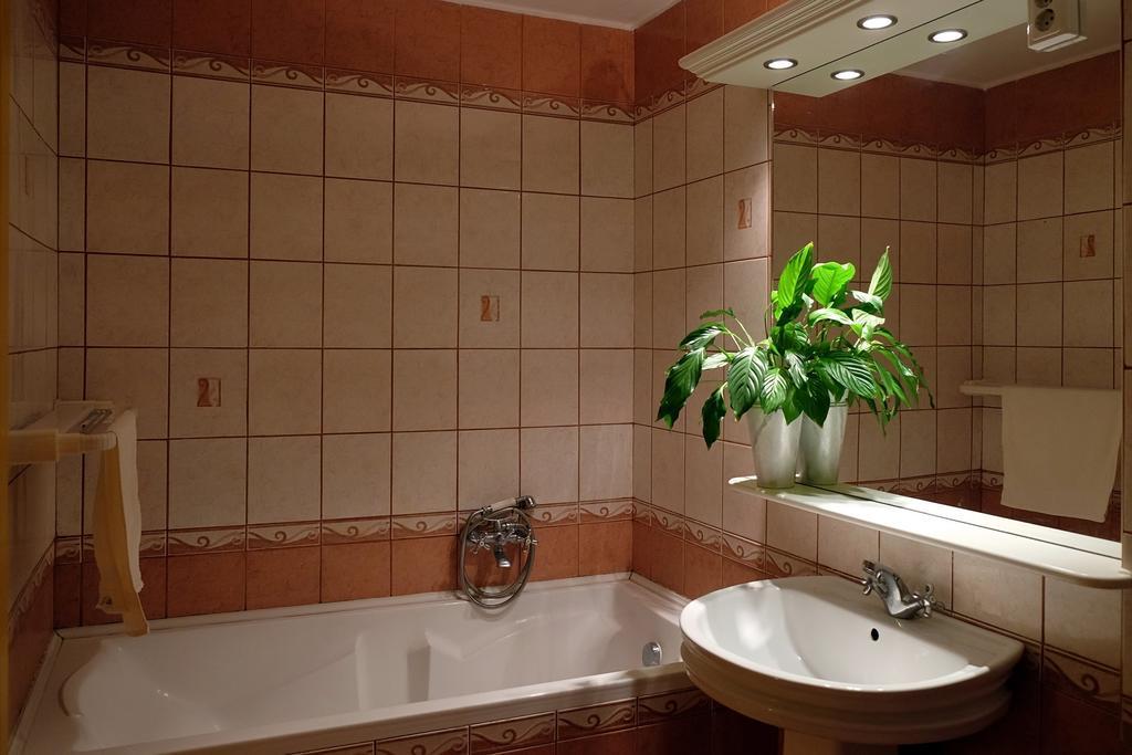 Var-Torony Apartman Gyula Exteriér fotografie