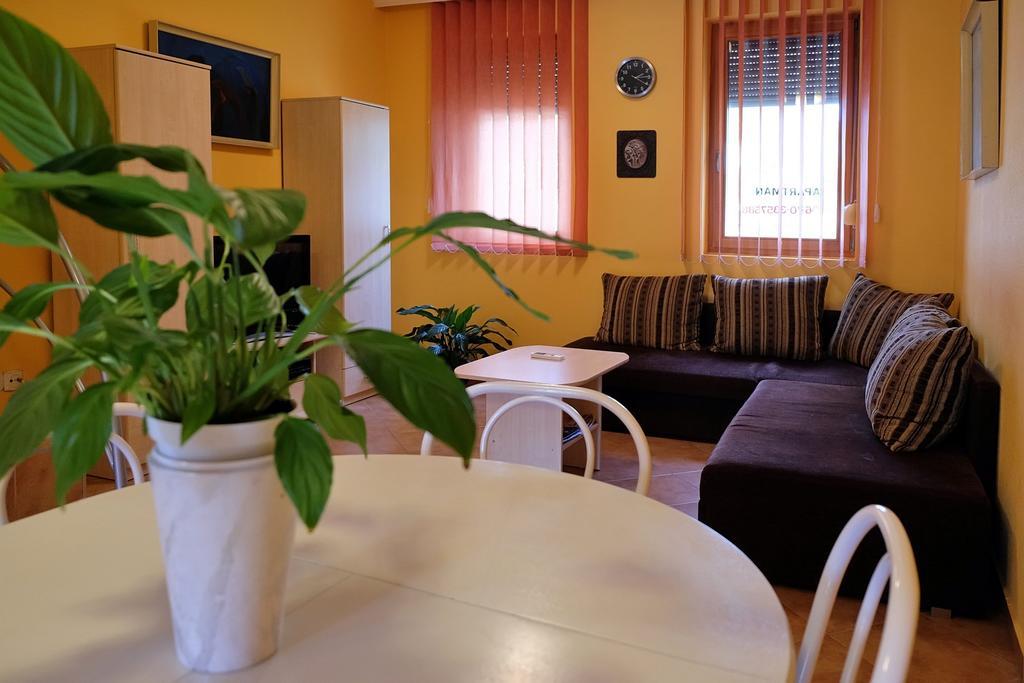 Var-Torony Apartman Gyula Exteriér fotografie