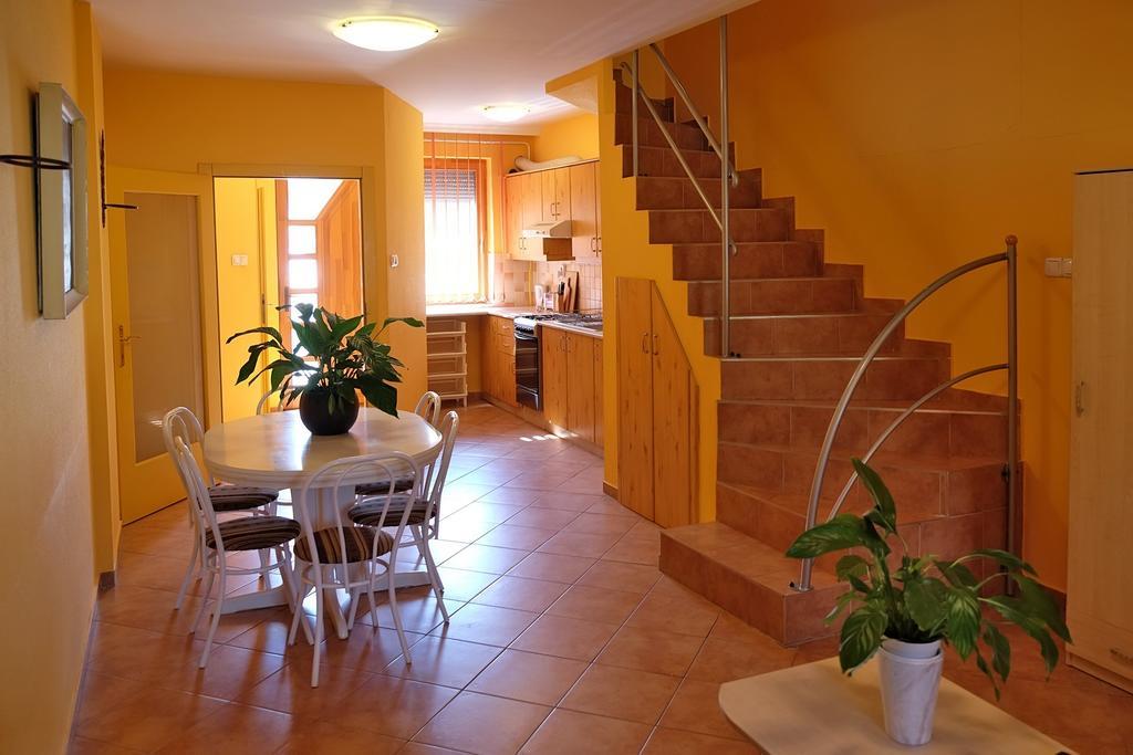 Var-Torony Apartman Gyula Exteriér fotografie